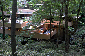 Performers from the Opera Theater of Pittsburgh
rehearse on Fallingwater’s terraces.
